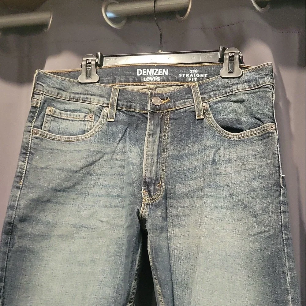 Denizen from Levi's Men's Blue Light Wash Straight Fit Stretch Jeans